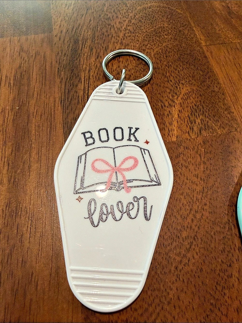 Book Lover & Just One More Chapter Keychains set - Picture 2 of 3